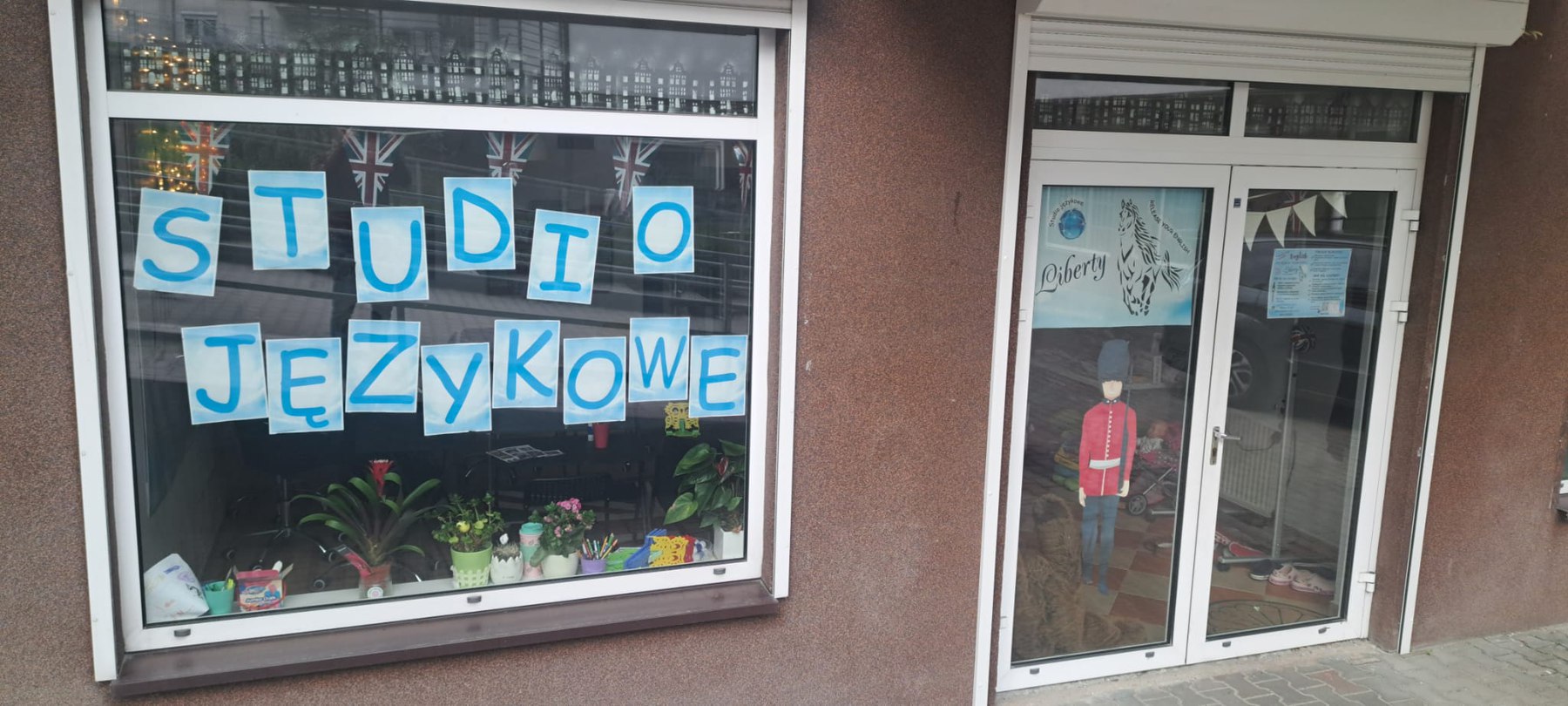 Wejście do Studio Językowe Liberty — ul. Chmieleniec 39, Kraków Ruczaj